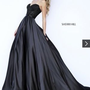 Navy blue SHERRI HILL size 2 BALL GOWN ✨✨